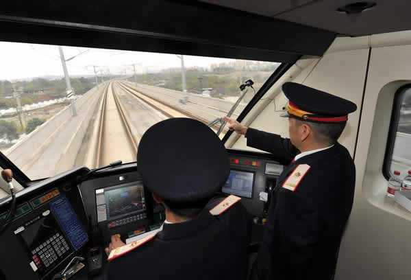 timg.jpg 如何取得火车司机驾驶证 考取铁路司机3个步骤 资料 第1张